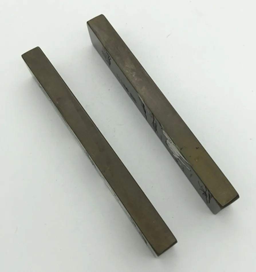 

las cuatro joyas del becario" peso de papel de latn slido (tres caballos) caballos pastando en clase de tiro