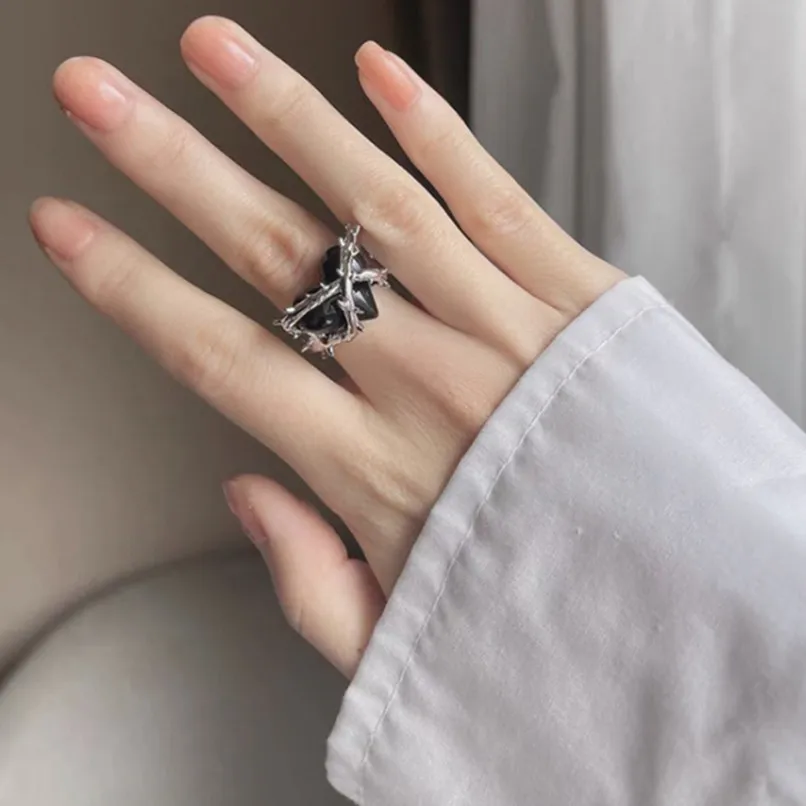

Creative Punk Gothic Thorns Love Heart Ring Couple Pairing Vintage Opened Rings For Women Party Jewelry Gifts Wholesale