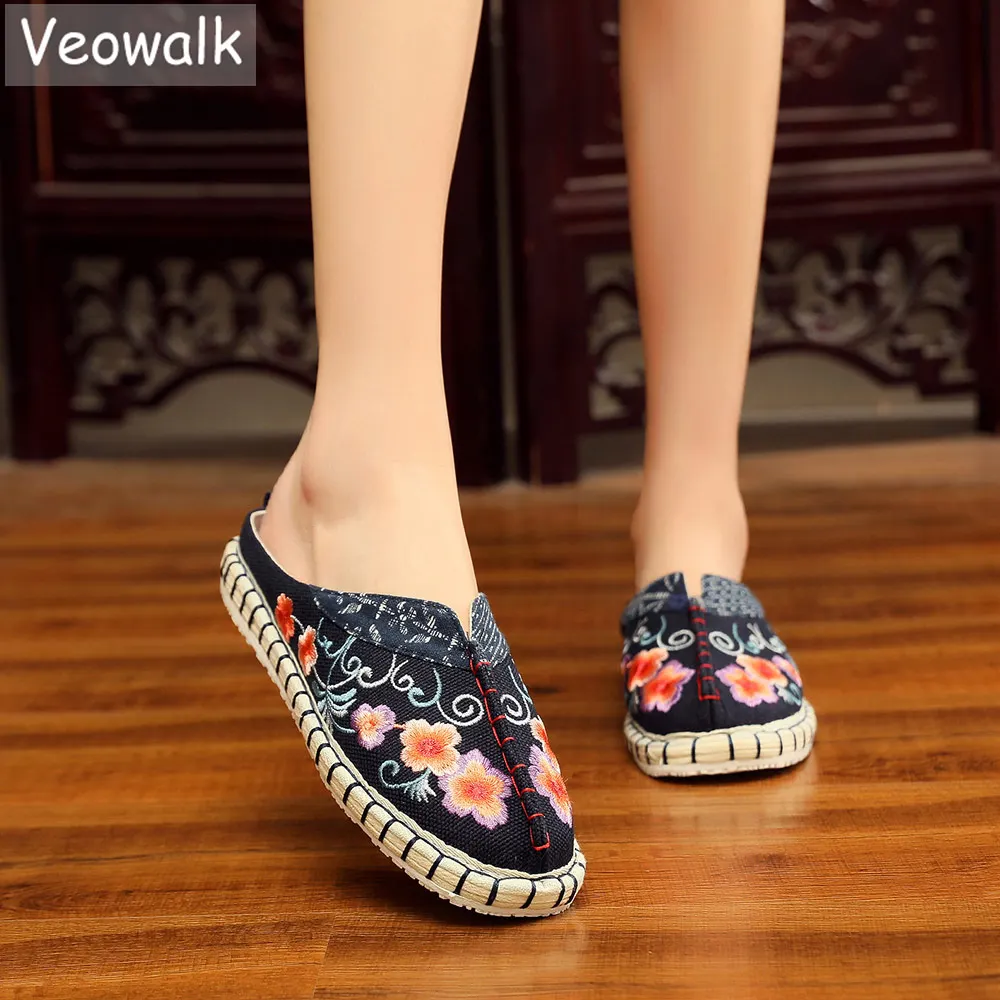 

Veowalk Floral Embroidered Women Canvas Flat Espadrilles Slippers Retro Japanese Style Ladies Close Toe Summer Mules Shoes