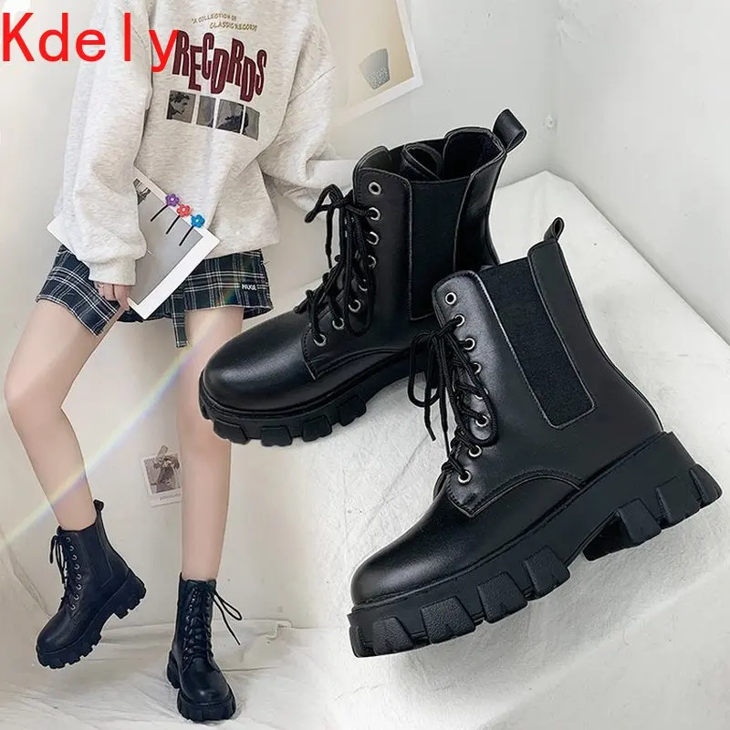 2020 г. модные мотоциклетные ботинки обувь на танкетке женские из искусственной