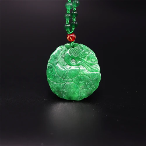 Ожерелье из натурального зеленого изумруда с подвеской в виде рыбы и лотоса
