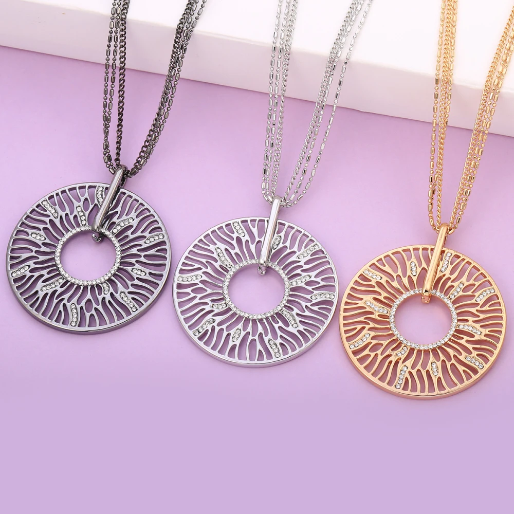 Ожерелье женское многослойное золотистое с полым кулоном