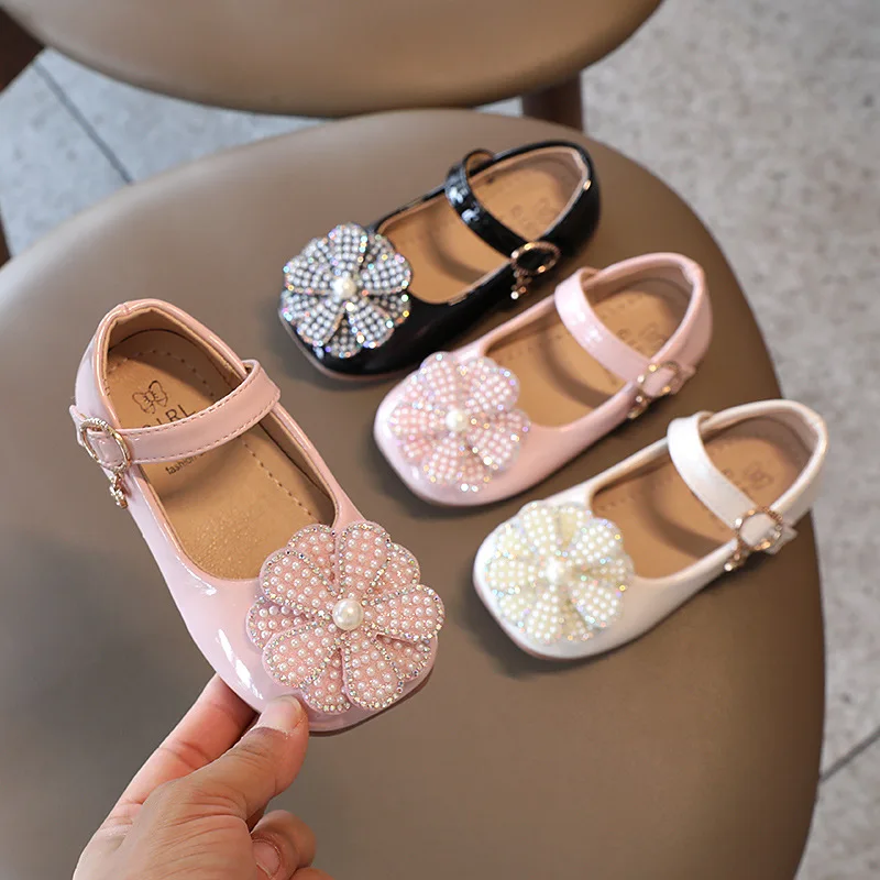 

Girls Princess Shoes 2022 Autumn New Soft Bottom Paint Leather Shoes Girl Pearl Flowers Sweet Cute School Shoes Casual Flats Hot