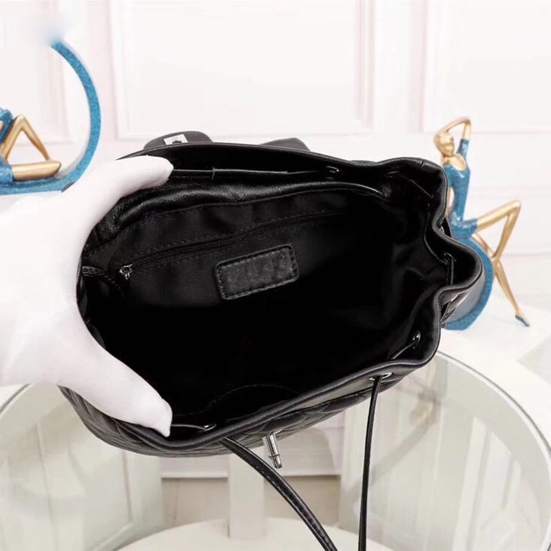 

Women's leather bag, fashion design, diamond pattern, classic, tourism