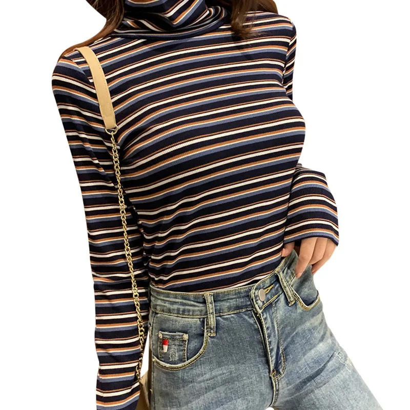 Женская футболка с высоким воротником полосатым принтом контрастных цветов