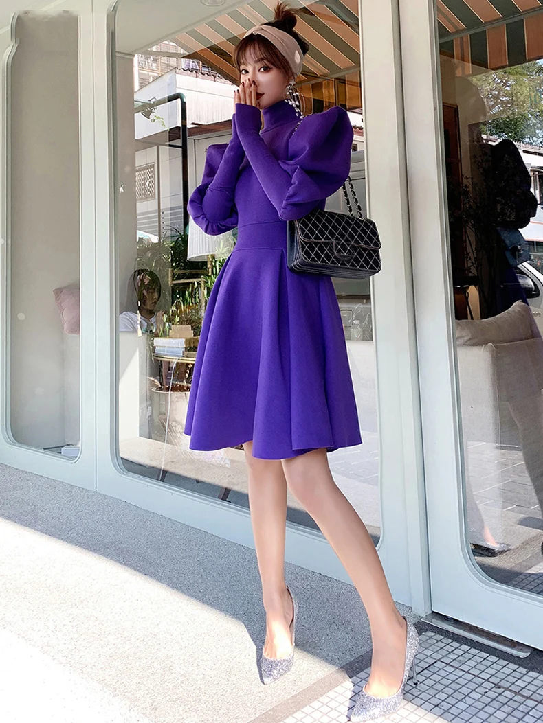 Женское Короткое платье-трапеция с пышными рукавами и высокой талией | Женская