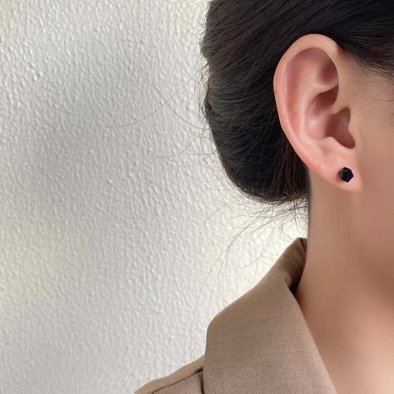 

S925 needle Modern Jewelry Stud Earrings Hot Selling Delicate Golden Black Silvery Plating Delicate Metallic Earrings For Girl