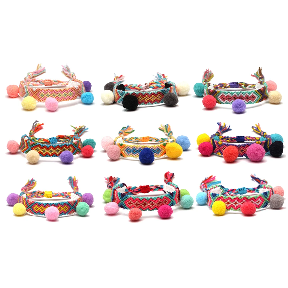 Женский плетеный браслет в стиле бохо с разноцветной вышивкой и милым помпоном