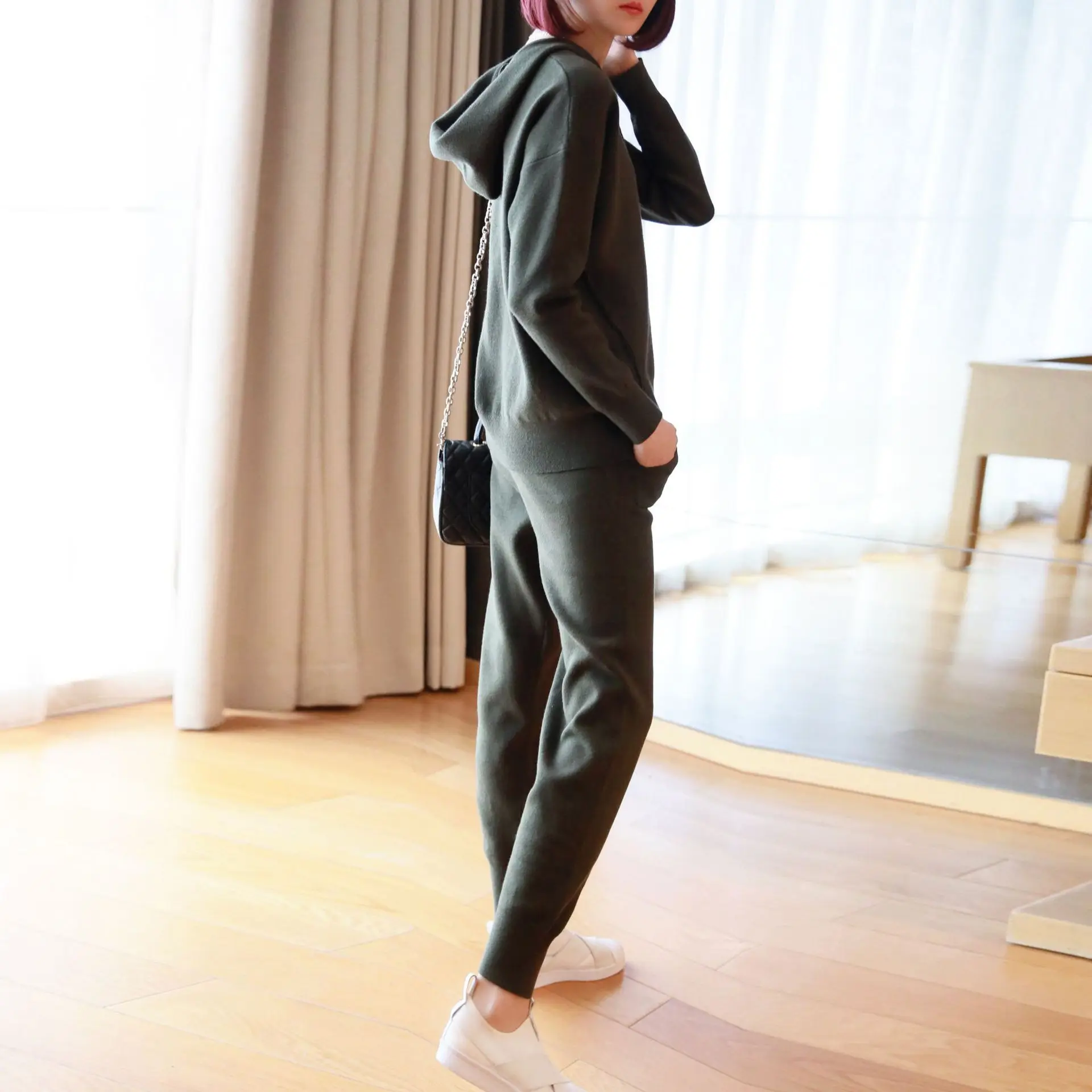 Женский трикотажный комплект из 2 предметов однотонный черный осенний |