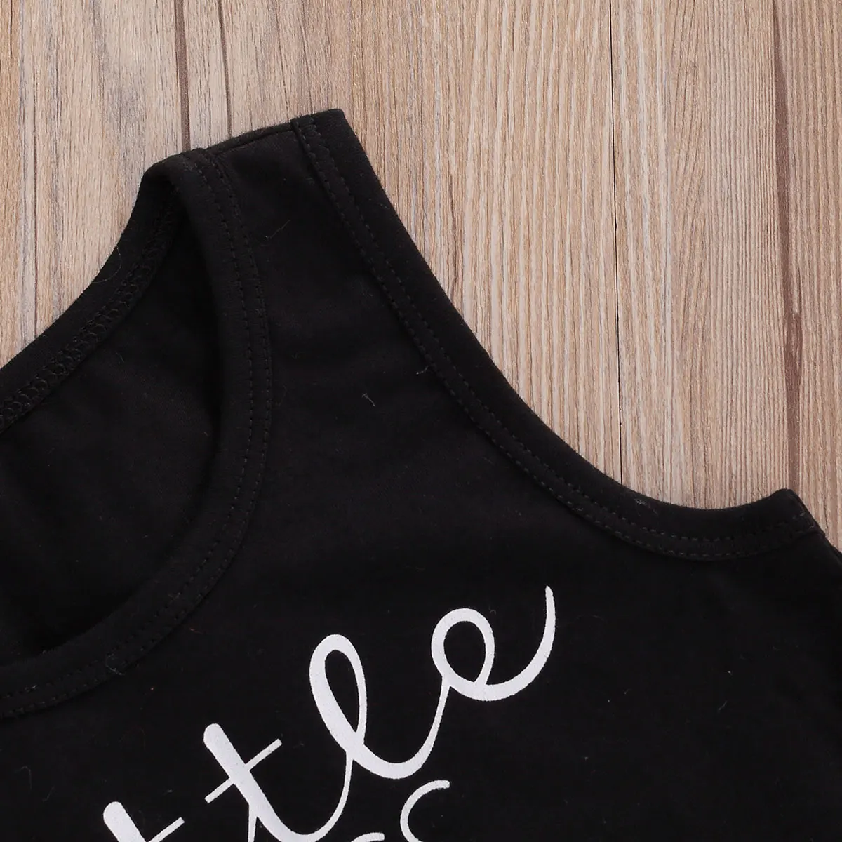 Детский комплект из двух предметов жилет с круглым вырезом и буквенным принтом