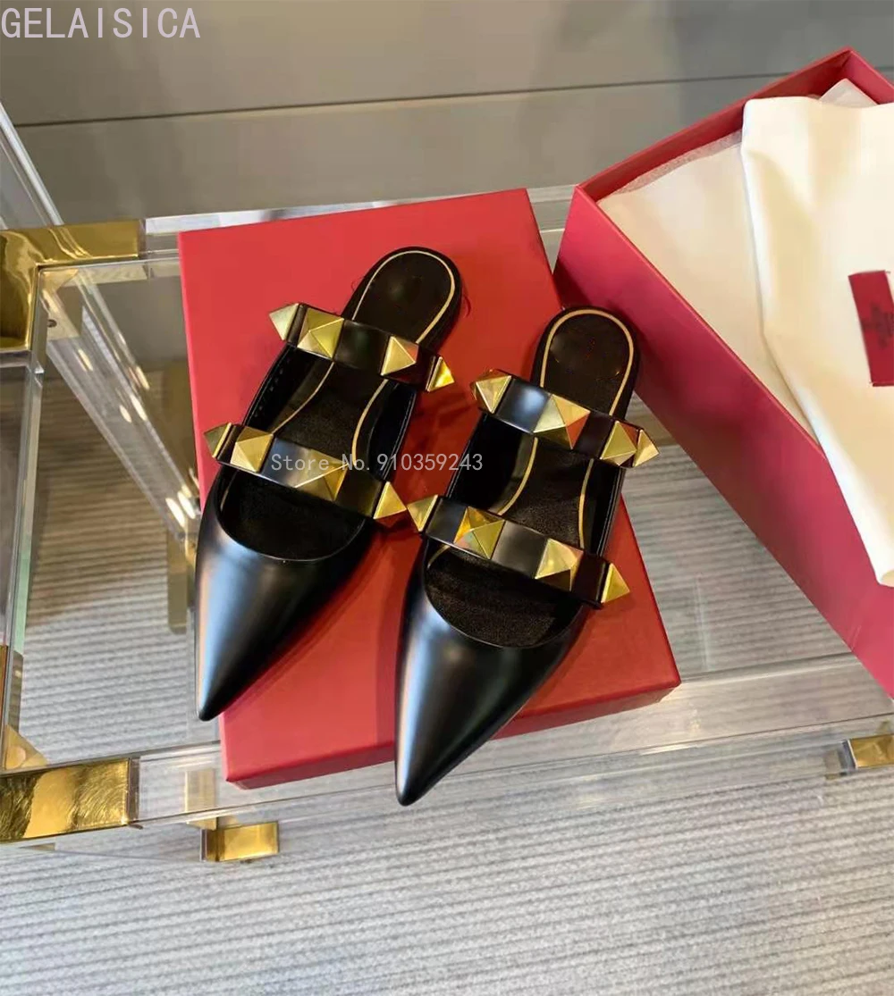 

2021 Early Spring Women's Rivet Fashion Element Trendy Flat Sandals