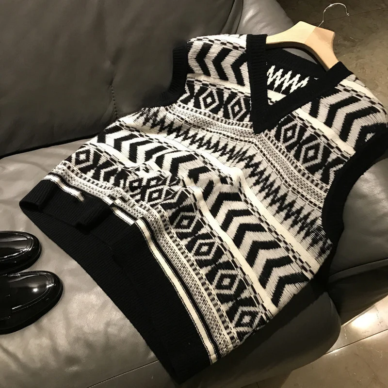 

Женский винтажный трикотажный свитер с V-образным вырезом