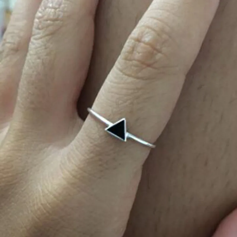 Кольцо женское из серебра 925 пробы с черной эмалью регулируемое в