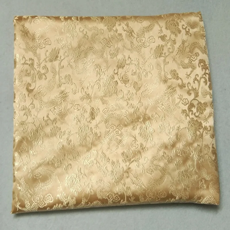 Жаккардовое платье с драконом цвета шампанского шириной 72 см | Дом и сад