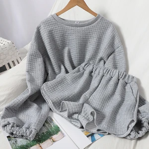 Женский комплект из 2 предметов, свитер с круглым вырезом и прямые широкие шорты с поясом на резинке, осенний костюм из двух предметов в Корейском стиле