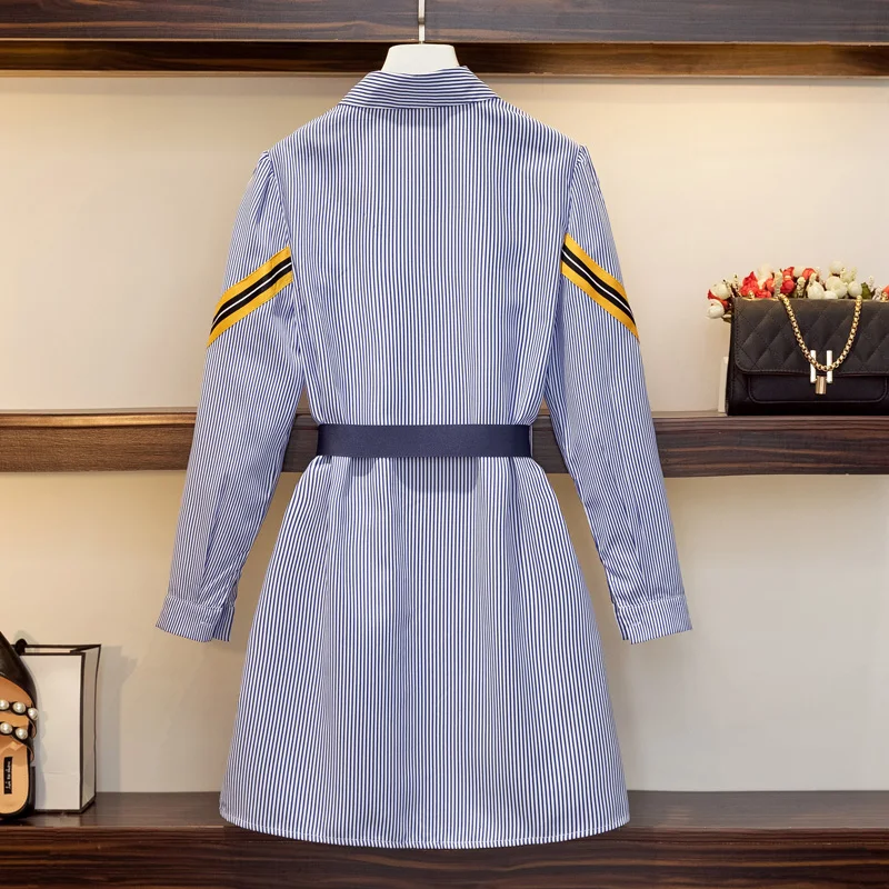 Женское прямое платье в полоску с отложным воротником поясом стиле пэчворк на