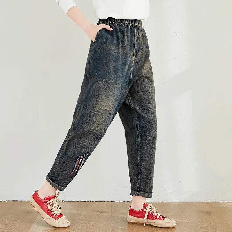 Женские джинсовые шаровары с эластичной резинкой на талии и вышивкой в стиле