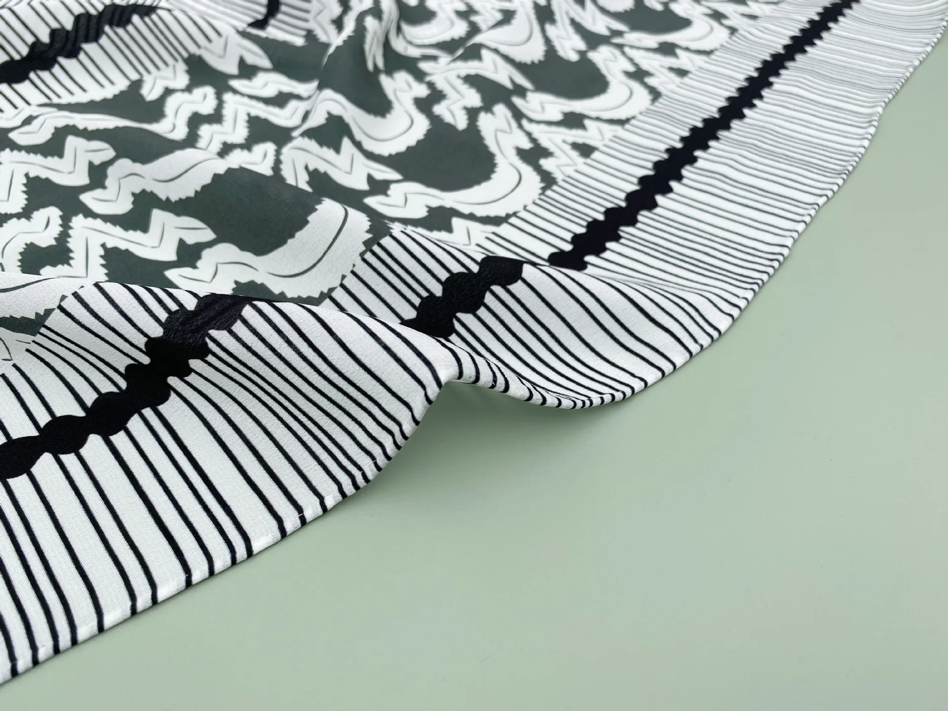 

33*150cm Silk Scarf Female Mulberry Silk Small Square Scarf Small Scarf Scarf Sunscreen Decorative Printing Silk Scarf