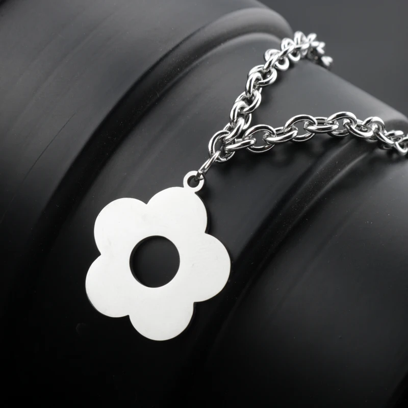 Новое модное простое металлическое ожерелье с подвеской в виде цветка на удачу