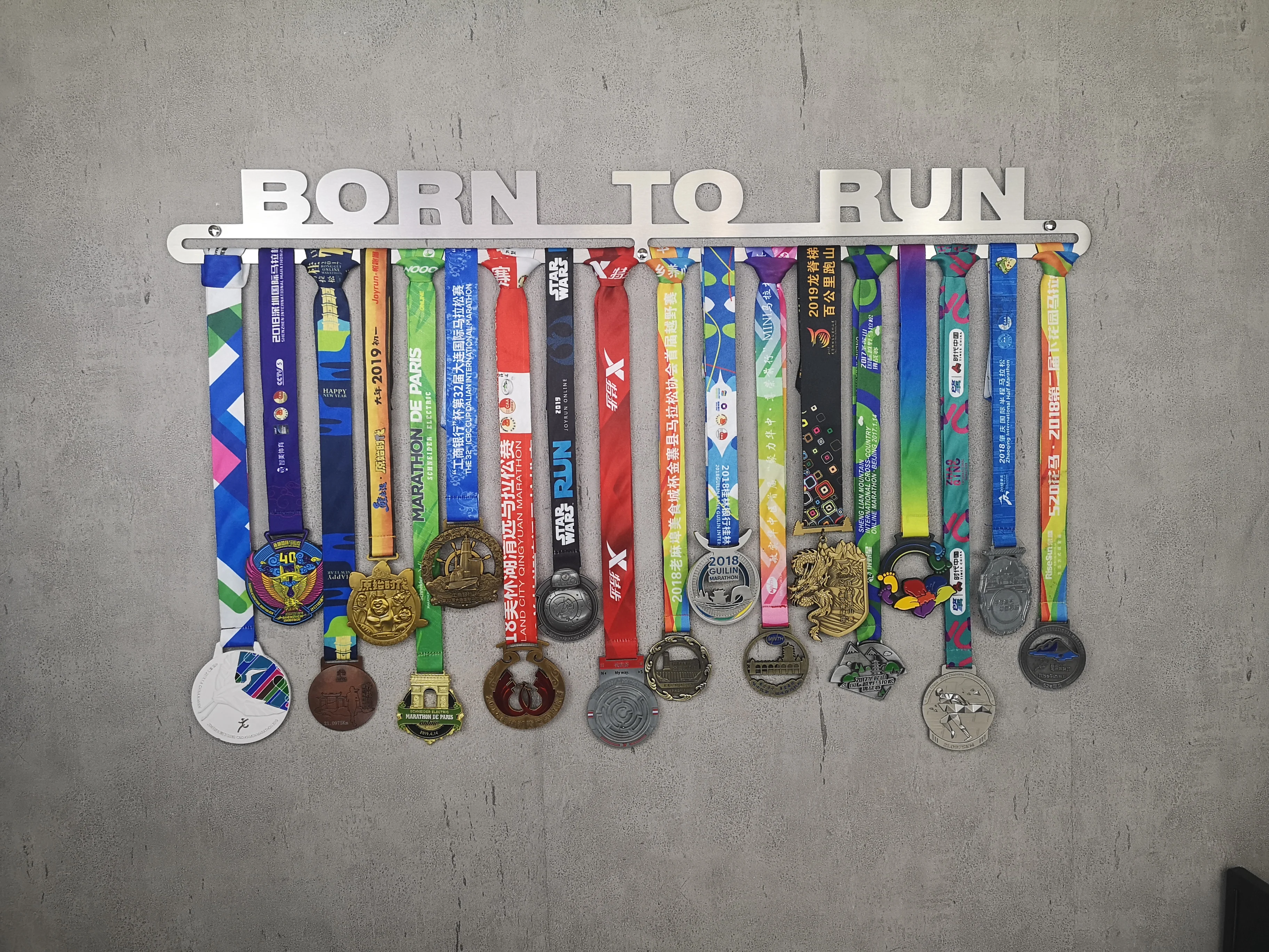 

The MEDALS hangers MARATHON medal rack MEDALS to receive a box