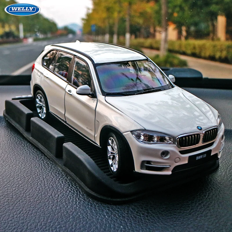 Модель внедорожника WELLY 1:24 BMW X5 белая модель автомобиля из сплава коллекционная
