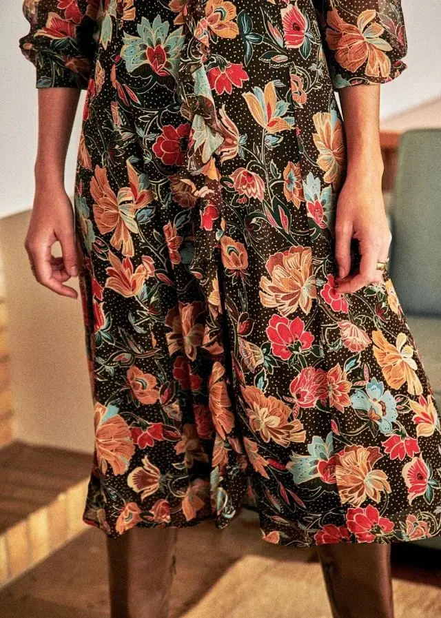 

2020 Spring and Summer New V-neck Silk Waist Print Lace Hem Midi Dress
