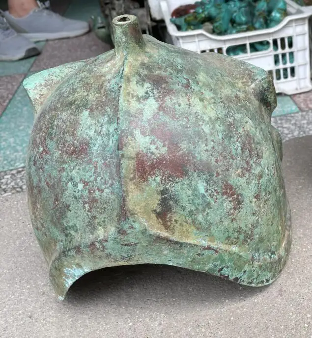 

Archaize bronze helmet Handicraft statue