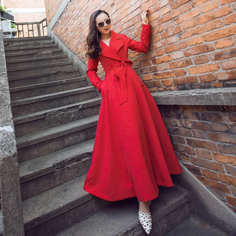 Женское длинное пальто с поясом облегающее элегантное классическое красное