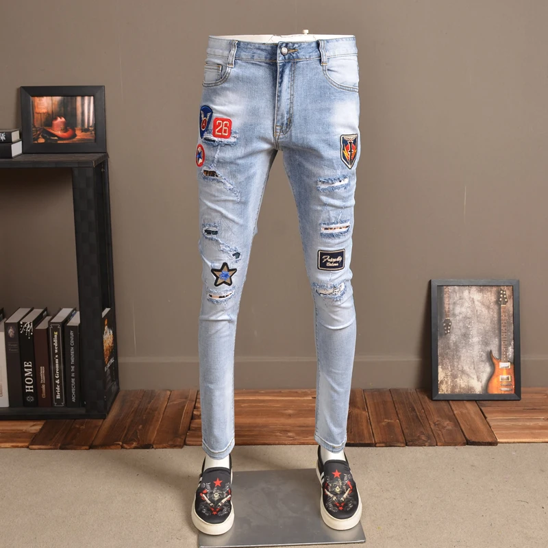 

Джинсы мужские Стрейчевые облегающие, модные синие брюки-карандаш из денима, рваные брюки с вышивкой и нашивкой в уличном стиле