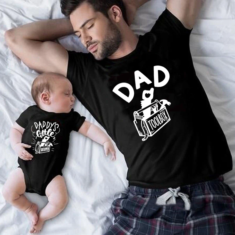 

Daddy and Daddy's Little Helper Family Matching T-shirts Daddy and Me Clothes Father Son Matching Tops Gift For Father and Baby