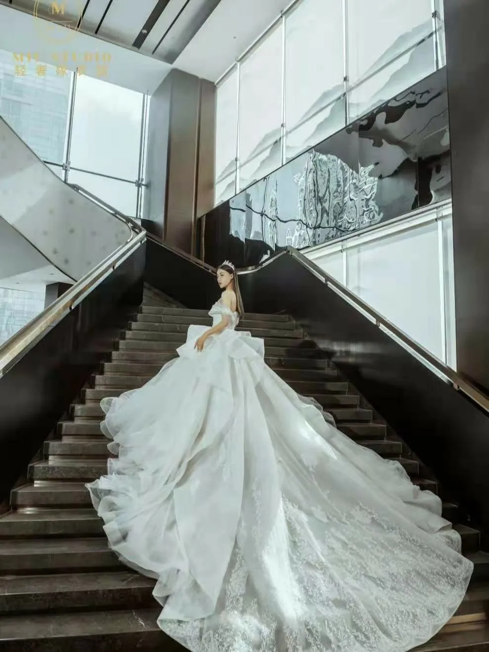 

Luxury Light Champange Full Beaded Lace Long Sleeve Wedding Dress 2021 Bridal Gown Long Train Lace Applique Handwork