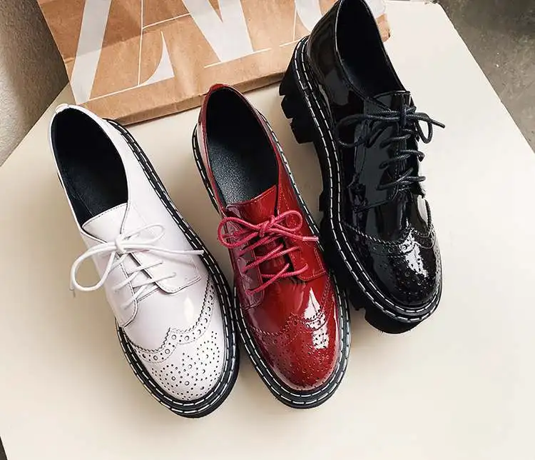 

Krazing Pot large size newest style cow patent leather sewing carving round toe thick med heel lace up superstar women pumps L20