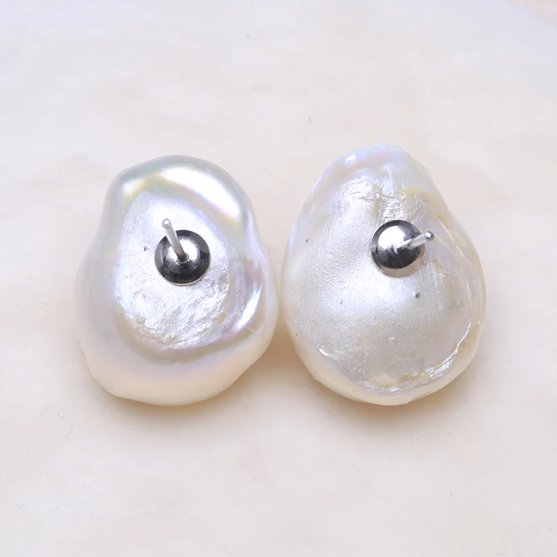 Серьги гвоздики из серебра 925 пробы с большим жемчугом в стиле