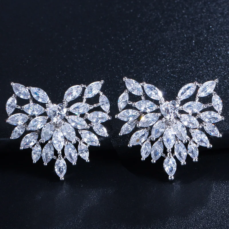 Женские серьги-гвоздики с крупным сердцем BeaQueen разноцветные циркониевые серьги