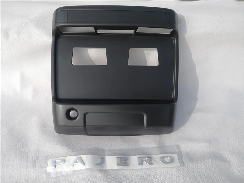 Панель для освесветильник номерного знака MR387983 MR526991 Mitsubishi Pajero V63W V73W|Крышки и