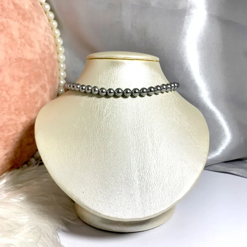 Женское классическое ожерелье элегантное темно серое с перламутровыми