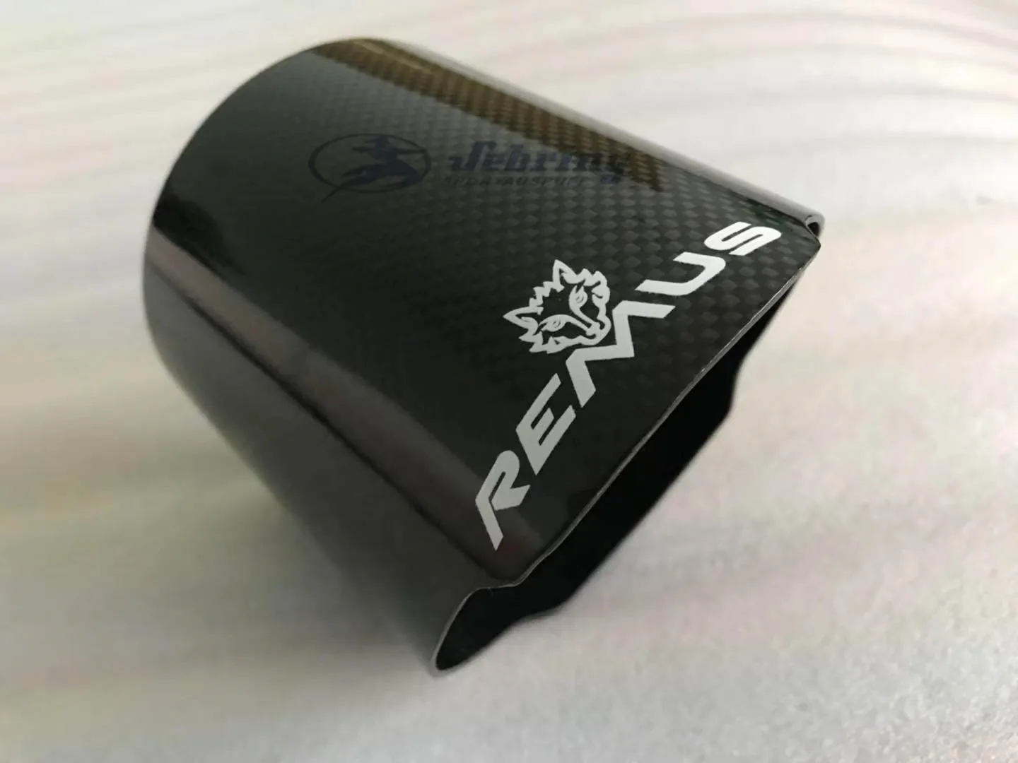 Универсальная автомобильная выхлопная труба REMUS wolf из углеродного волокна