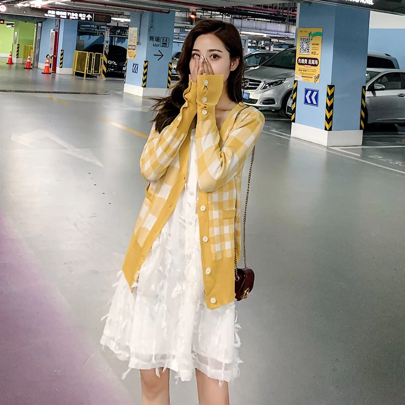 

Casual V-Neck Sweater Female Plaid Knitting Sunscreen Thin Section Cardigan Single-breasted Women's Long-Sleeved Sweater Coat