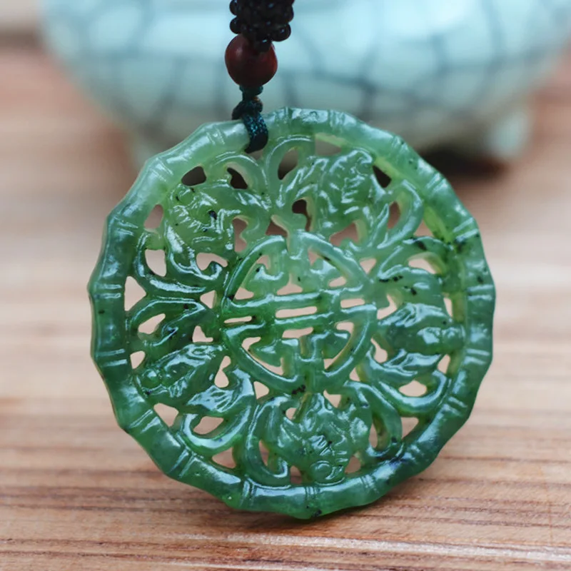 Подвеска из натурального нефрита темно зеленого цвета ручной резной амулет