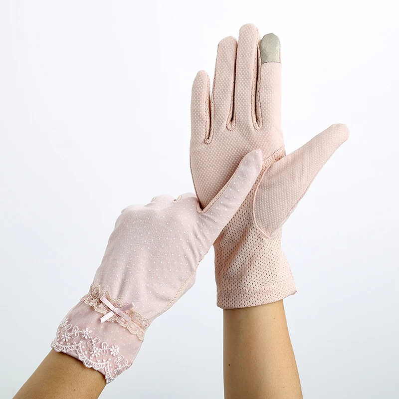 Women Sunscreen Gloves Spring Summer Lace Stretch Touch Screen Glove Anti-UV Wrist Short Slip Resistant Driving Glove Size 23cm - Цвет: Baby Pink