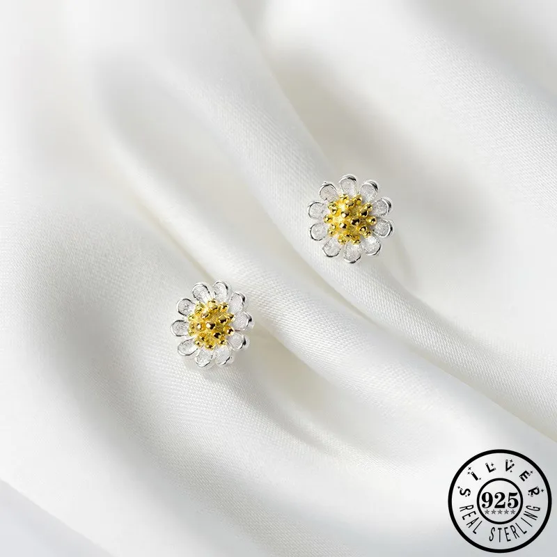 

925 Sterling Silver Small Daisy Stud Earings Cute Flower Shape Earrings Jewelry for Women Girls