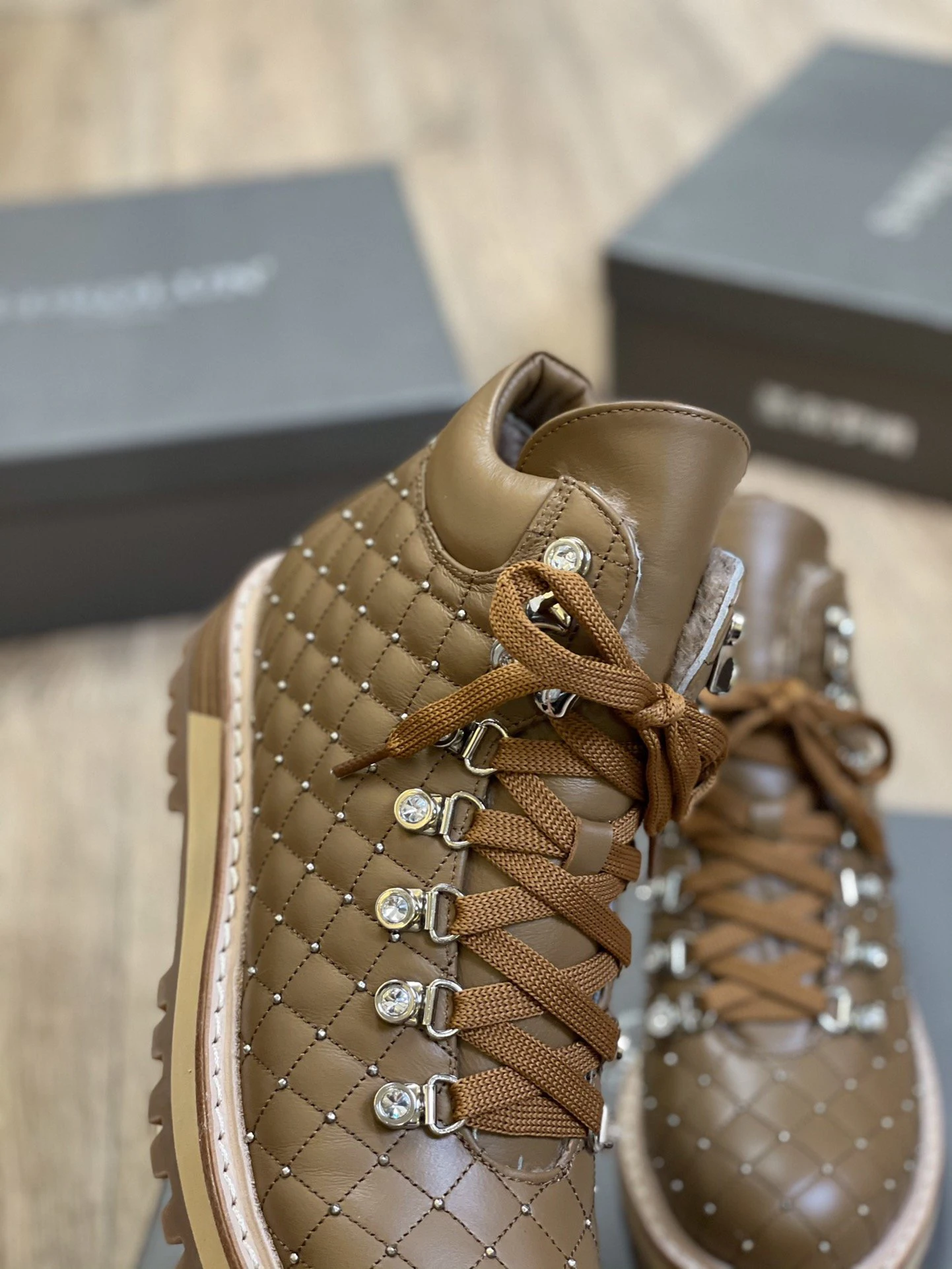 

Fashion Shining Rivet Low Heel Designer Women Shoes 2020 Autumn Winter New Rhinestone Genuine Leather Wool Short Ankle Boots