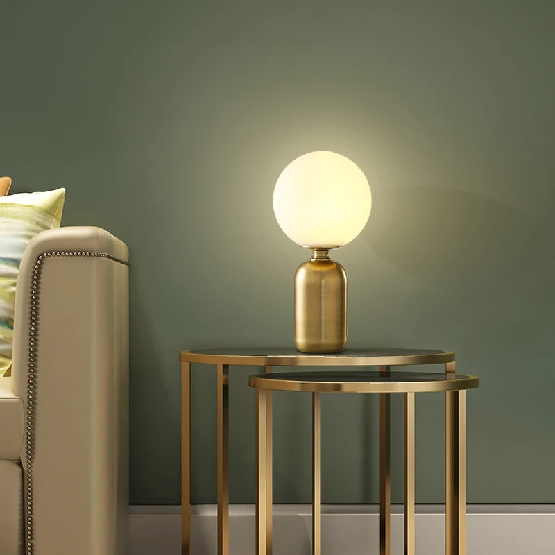 

Роскошный светильник для спальни, прикроватная лампа, простой современный креативный светильник в стиле постмодерн для гостиной, украшени...