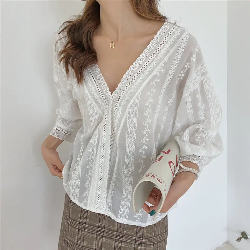 Блузка женская кружевная с вырезами V-образным вырезом | Женская одежда