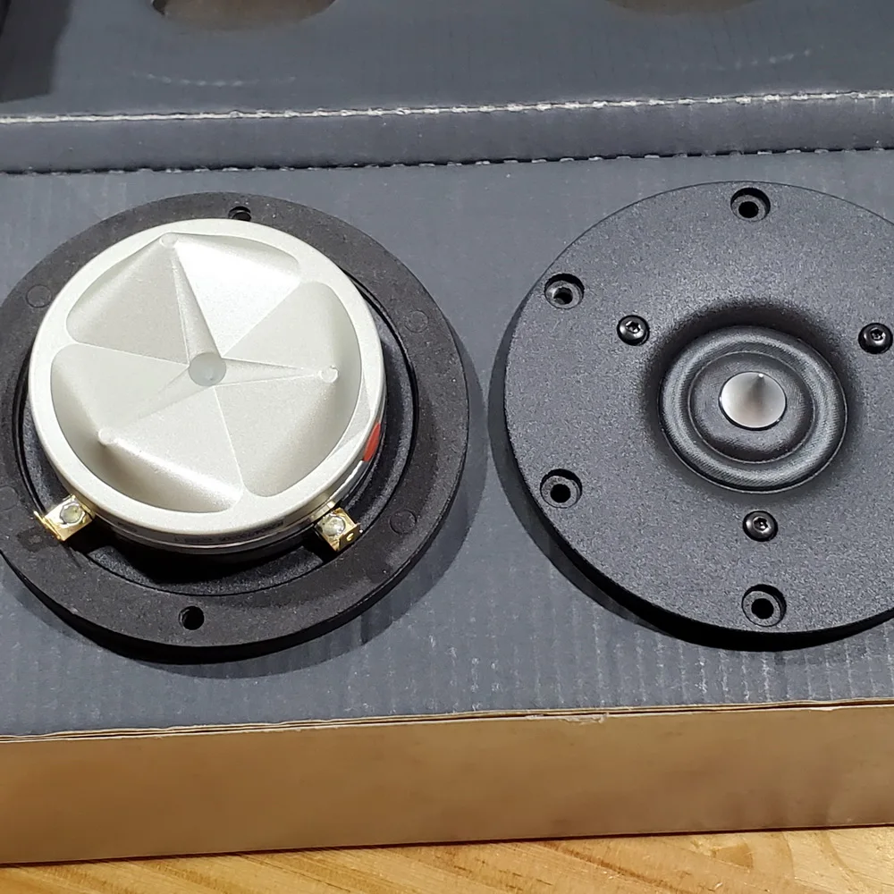 

Pair /2 pieces of scanspeak R2904/700005 HIEND tweeter