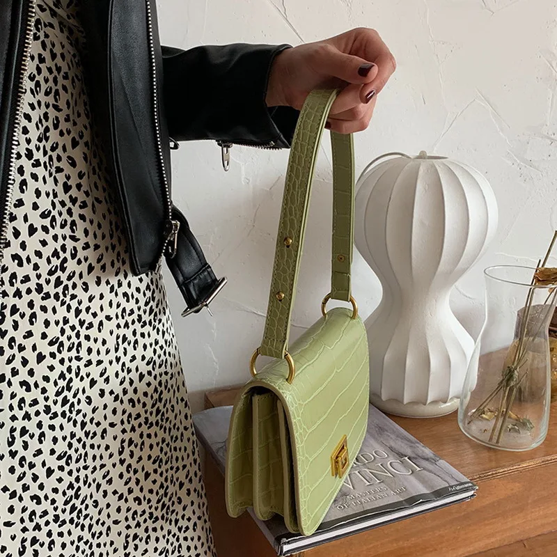 

2020 Crocodile Alligator Underarm Bag Women's Saddle Bag Female Vintage Messenger Bag Stone Pattern flap Lock Shoulder Bag Desig