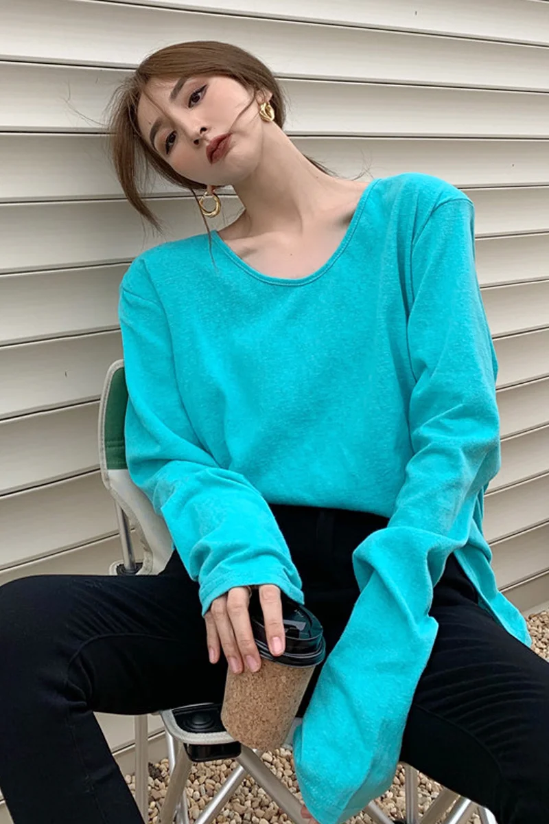 Женская футболка с V-образным вырезом белая свободная длинным рукавом большие