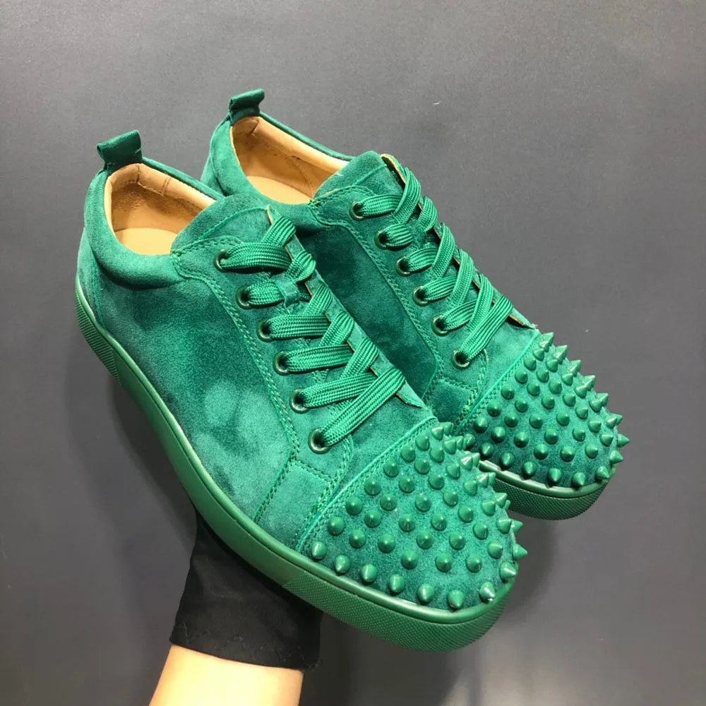 

Luxury Green Low Top Red Bottom Men Shoes Real Suede Leather Toe Metal Rivet New Women Casual Flat Shoes Spikes Loafers Sneakers