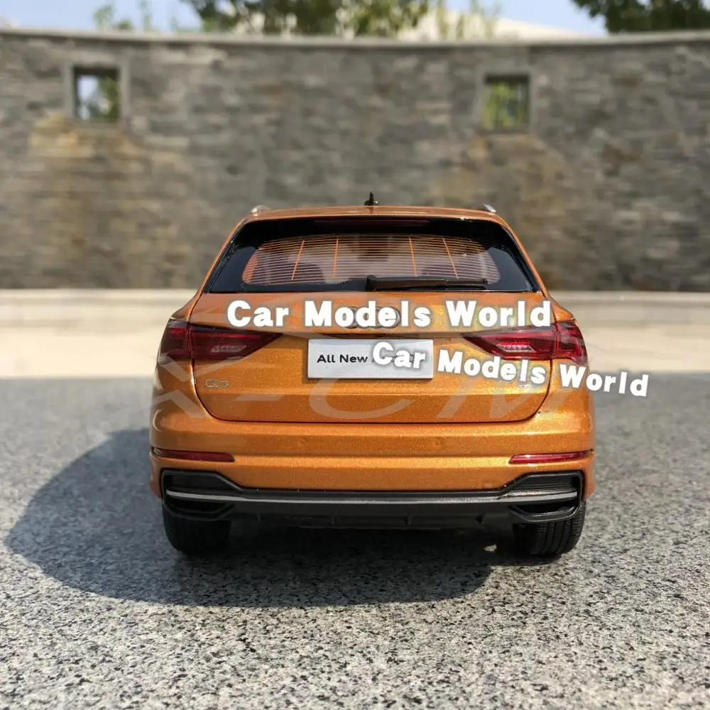 Модель литая автомобиля для всех новых моделей Q3 2019 1:18 (оранжевый) + небольшой
