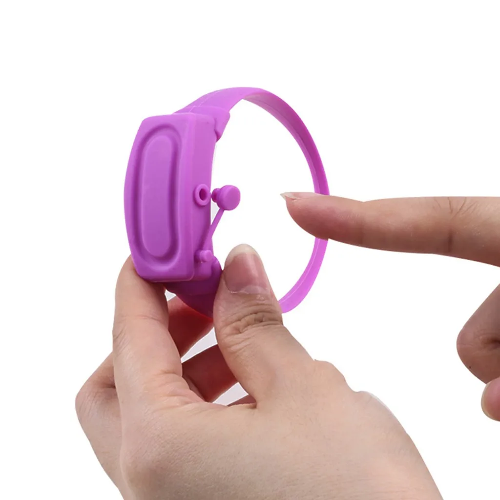 

Wristband Hand Dispenser This Wearable Hand Sanitizer Dispenser Pumps Disinfecta Portable Liquid Dispenser for Adult Kid A50